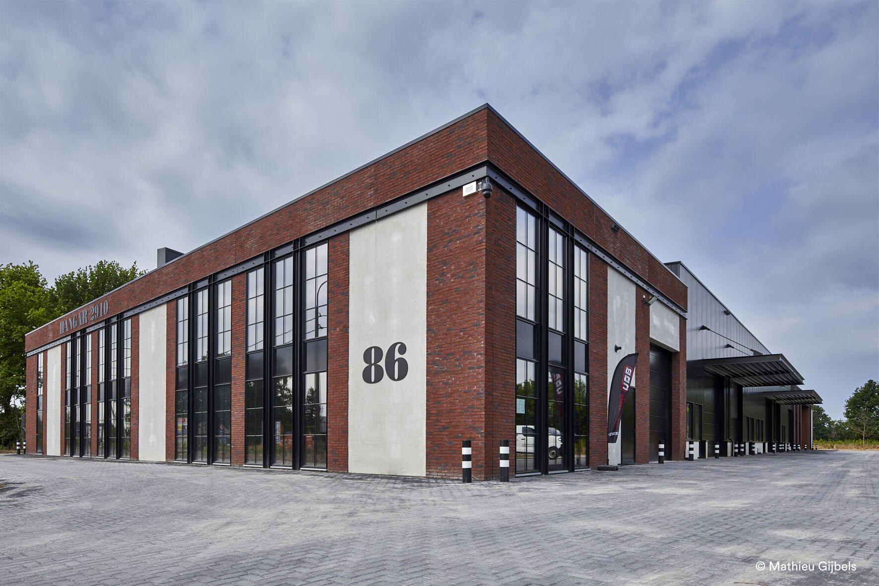 Hangar 29 — KMO-complex met 17 units in klassieke magazijn-architectuur